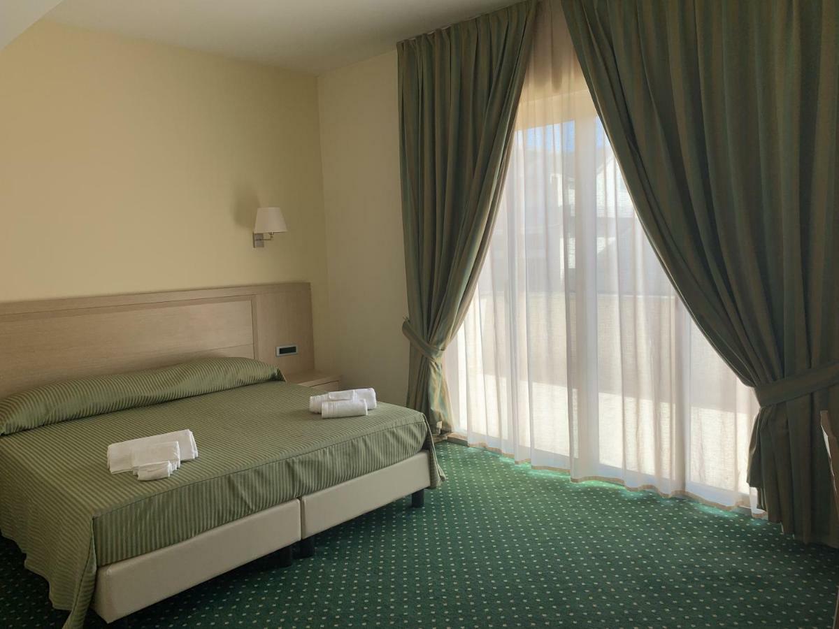 Hotel Palace Gioia Tauro Luaran gambar